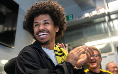 Karim Adeyemi zeigt großes Herz für kleine Fans