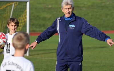 Merkur CUP: Weltmeister Augenthaler trainiert junge Kicker des TSV Schongau