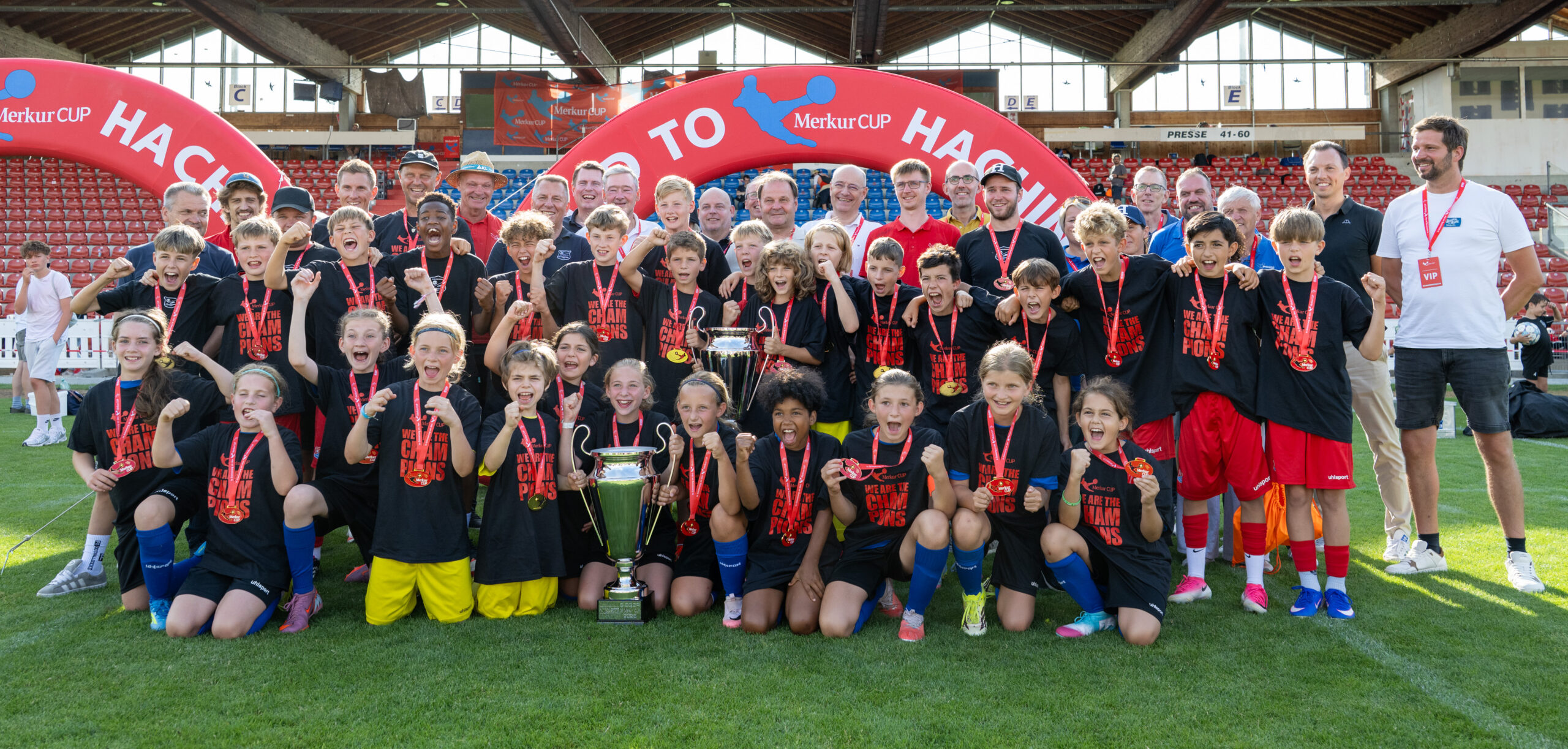 Sieger MerkurCup 2026 Jungs SpVgg Unterhaching und Mädls FFC Wacker